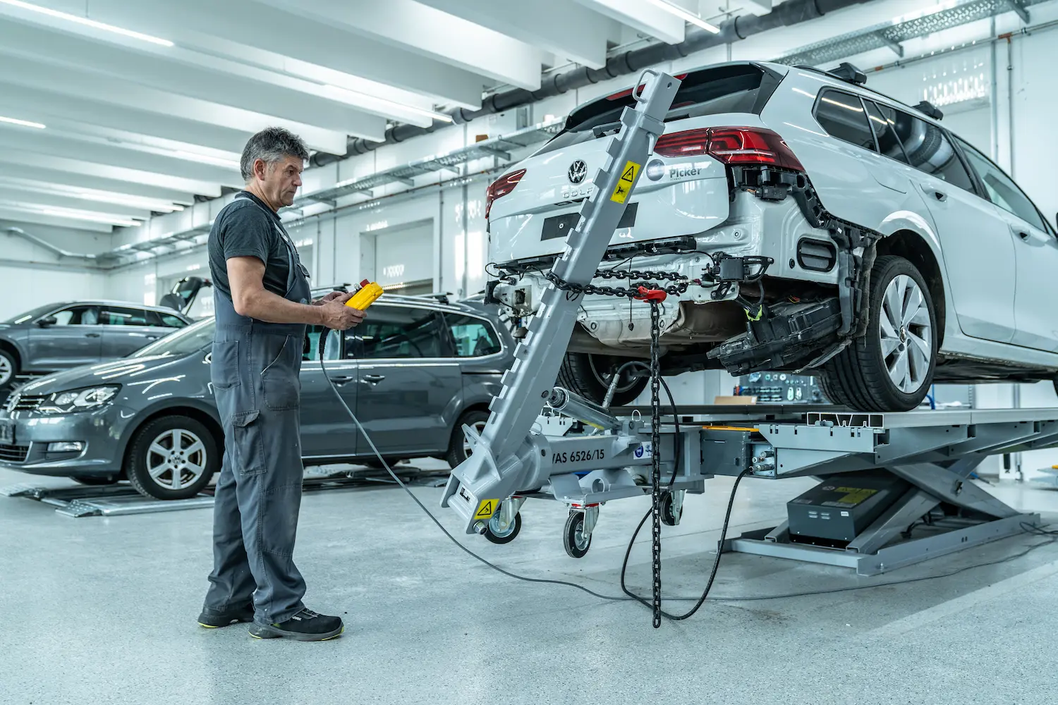Autohaus Picker Werkstatt Unfallinstandsetzung